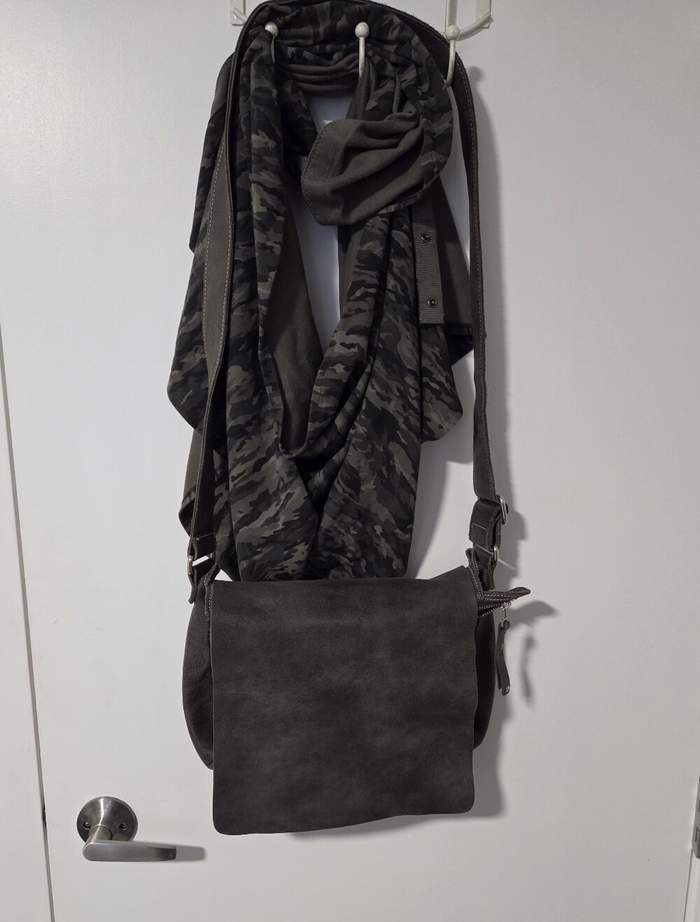 Roots Dark Grey Tribe Leather Messenger